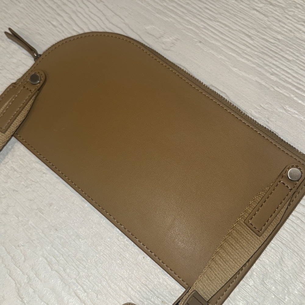 Everlane Cactus Leather Sling Crossbody Bag - Picture 8 of 12